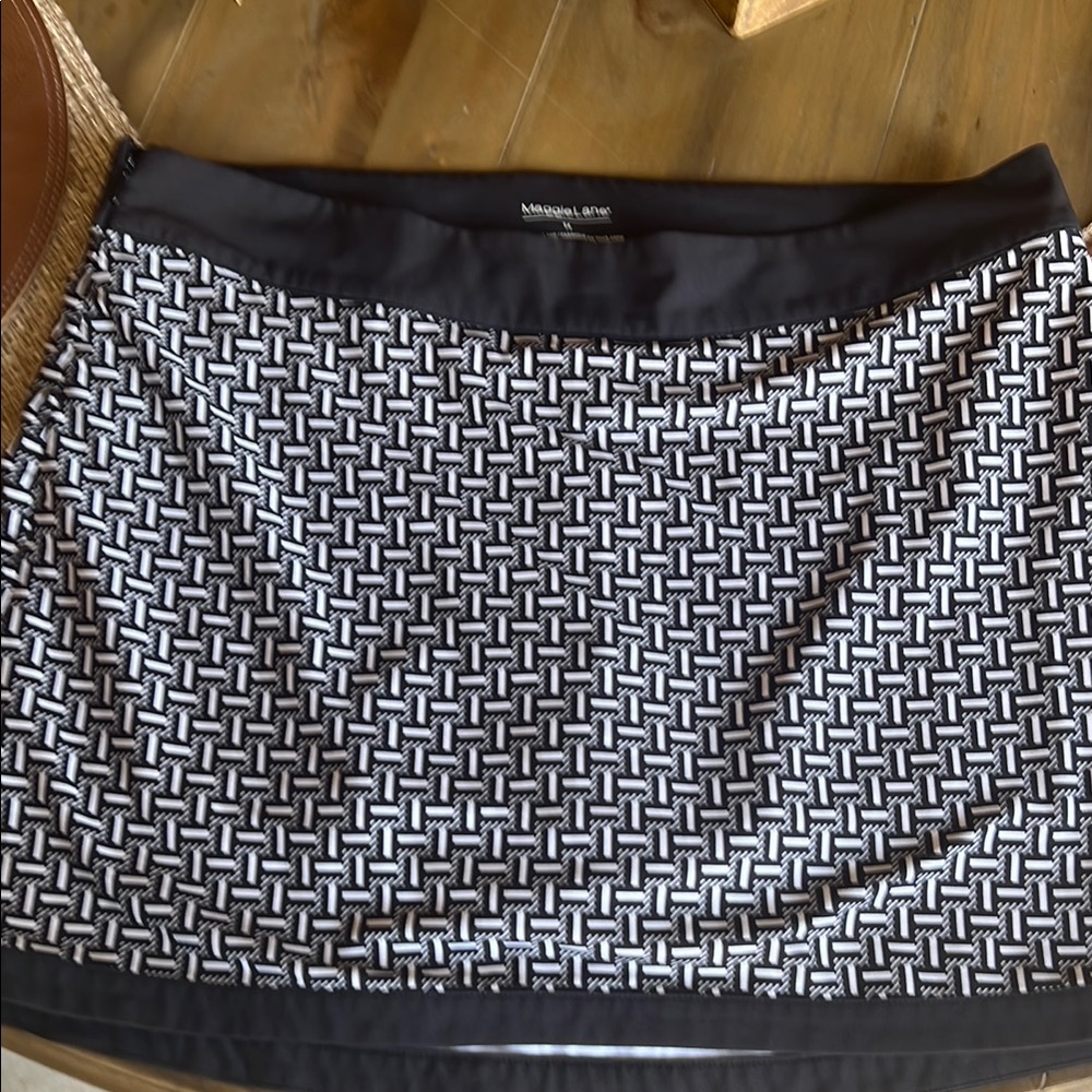 Maggie Lane Women's Black and White Skort